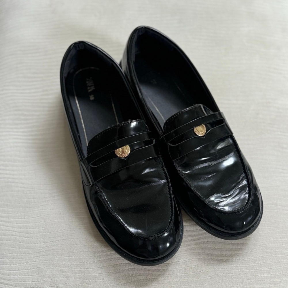 Zara girls black patent loafer gold button detail shoes size 6 youth big kid - Picture 1 of 6